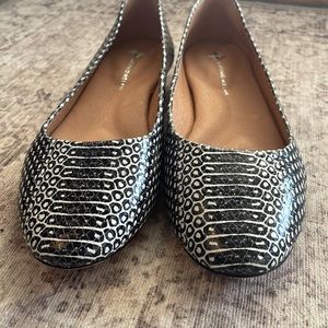 Like New Antonio Melani Snake Print Leather Flats